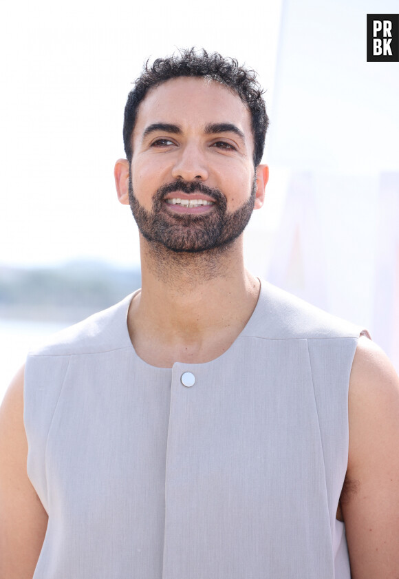 Joakim Latzko - Photocall de "Plus Belle la Vie" lors du 7ème festival international Canneséries à Cannes, le 6 avril 2024. © Denis Guignebourg / Bestimage