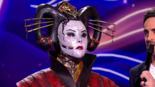 Mask Singer 2024 : l'identité de la Geishamouraï dévoilée, la star soulagée d'être éliminée pour une raison précise : "C'était incroyablement difficile"