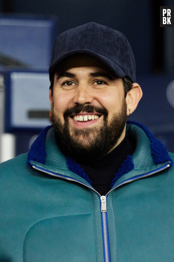 Artus - People dans les tribunes lors du match de championnat de Ligue 1 Uber Eats opposant le Paris Saint-Germain (PSG) à l'Olympique Lyonnais au Parc des Princes à Paris le 2 avril 2023.