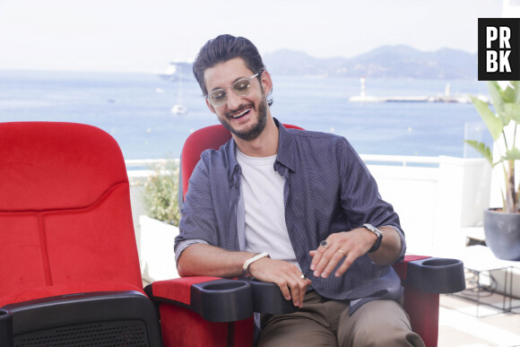 Exclusif - Pierre Niney - Interview de Pierre Niney par A.Trapenard pour Brut, lors du 75ème Festival International du Film de Cannes, France, le 27 mai 2022. © Jack Tribeca/Bestimage