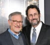 Steven Spielberg et Tony Kushner au photocall de la première de "Fabelmans" lors du 2022 AFI Festival à Los Angeles.