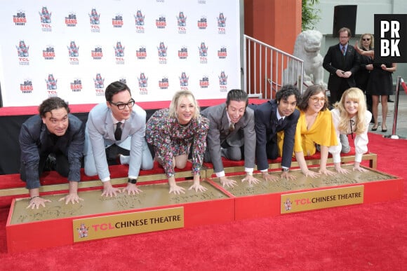 Johnny Galecki, Jim Parsons, Kaley Cuoco, Simon Helberg, Kunal Nayyar, Mayim Bialik, Melissa Rauch - Les acteurs de The Big Bang Theory laissent leurs empreintes lors d'une cérémonie au Chinese Theatre à Hollywood, Los Angeles, le 1er mai 2019.