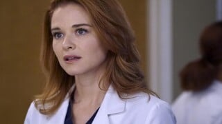 "C'était méchant et injuste" : 6 ans après avoir été virée de Grey's Anatomy, Sarah Drew (April) revient sur ce départ chaotique