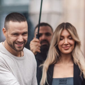 Liam Payne et sa compagne Kate Cassidy à la sortie de l'hôtel La Réserve lors de la mode femme automne / hiver 2024-2025 lors de la Fashion Week de Paris, à Paris, France, le 2 mars 2024.
Liam Payne (ancien membre des One Direction) est mort à l'âge de 31 ans, victime d'un accident. Le chanteur, qui était accompagné de sa copine, Kate Cassidy, durant ses vacances en Argentine, aurait chuté du troisième étage en basculant par-dessus le balcon de sa chambre d'hôtel.