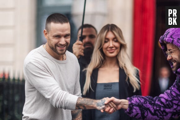 Liam Payne et sa compagne Kate Cassidy à la sortie de l'hôtel La Réserve lors de la mode femme automne / hiver 2024-2025 lors de la Fashion Week de Paris, à Paris, France, le 2 mars 2024.
Liam Payne (ancien membre des One Direction) est mort à l'âge de 31 ans, victime d'un accident. Le chanteur, qui était accompagné de sa copine, Kate Cassidy, durant ses vacances en Argentine, aurait chuté du troisième étage en basculant par-dessus le balcon de sa chambre d'hôtel.