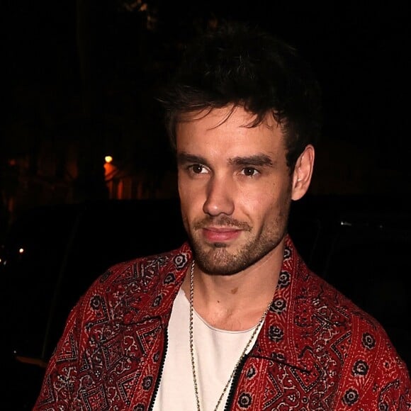 Liam Payne et sa copine Kate Cassidy dans les rues de Paris. BYLINE MUST READ: MC by Cobra Team / BACKGRID UK: +44 208 344 2007 / uksales@backgrid.com USA: +1 310 798 9111 / usasales@backgrid.com
Liam Payne (ancien membre des One Direction) est mort à l'âge de 31 ans, victime d'un accident. Le chanteur, qui était accompagné de sa copine, Kate Cassidy, durant ses vacances en Argentine, aurait chuté du troisième étage en basculant par-dessus le balcon de sa chambre d'hôtel.