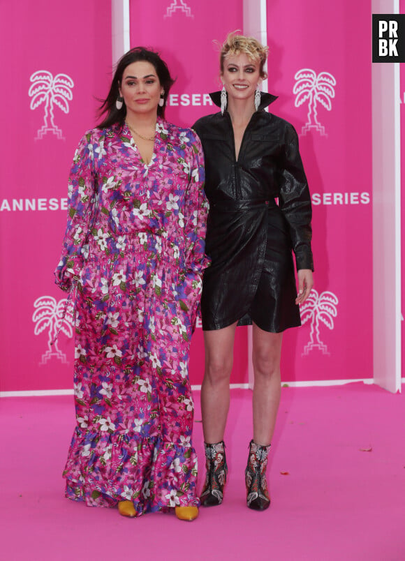 Lola Dewaere et Sara Mortensen au photocall de la cérémonie d'ouverture de la 5ème saison du festival International des Séries "Canneseries" à Cannes, France, le 1er avril 2022. © Denis Guignebourg/BestImage  Celebs attend the opening ceremony during the 5th Canneseries Festival in Cannes, France, on April 1st, 2022.