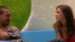 Julie (Secret Story 4) ... ''Si Senna devait retourner avec Amélie, ça ne m’angoisserait pas''