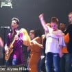 Alyssa Milano ... enceinte, elle s'éclate sur scène avec Prince (PHOTOS)
