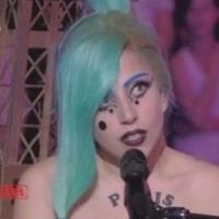 Lady Gaga VIDEO ... Son impro en français à Taratata