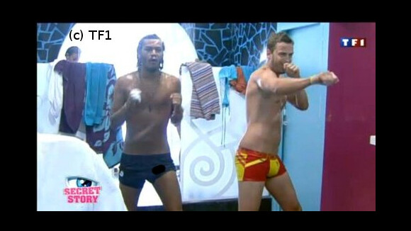 Secret Story 5 - VIDEO des douches avec Daniel et Jonathan