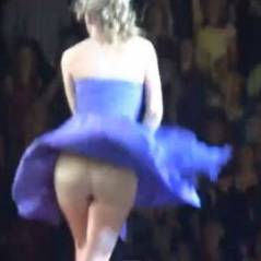 Taylor Swift fait le buzz avec ses fesses à l'air : sa réaction (VIDEO)