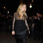 Sienna Miller : le charme à l’état pur à Paris (PHOTOS)