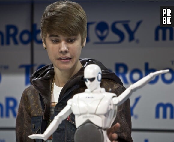 Justin Bieber effrayé par son robot