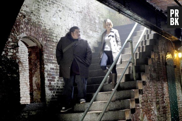 Sarah Jones et Jorge Garcia dans Alcatraz