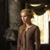 Claire Holt joue Rebekah dans Vampire Diaries