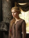 Claire Holt joue Rebekah dans Vampire Diaries