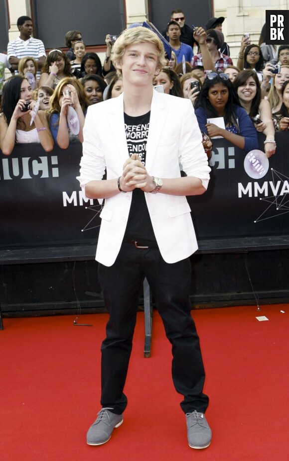 Cody Simpson sur le tapis rouge, très rouge !