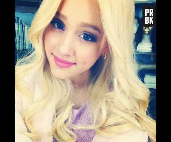 Ariana Grande en blonde