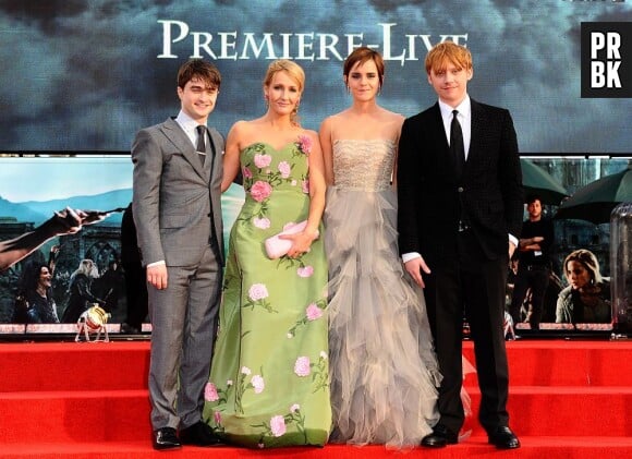JK Rowling avec Daniel Radcliffe, Emma Watson et Rupert Grint en juillet 2011
