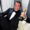 Jean Dujardin visiblement très fier de son Oscar