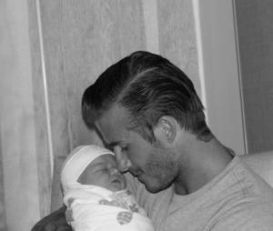 Harper Beckham dans les bras de son papa David
