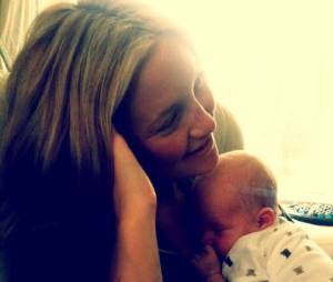 Kate Hudson fait un câlin à son fils Bingham