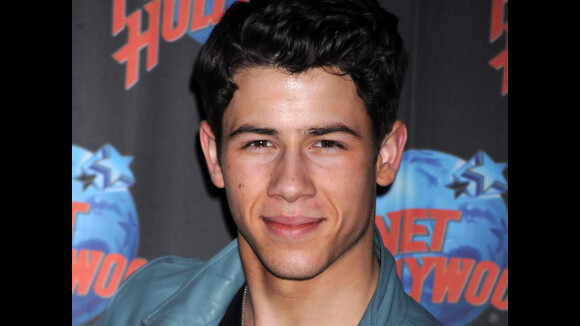 Nick Jonas avec un mystérieuse brune : Il n'est (déjà) plus célib' !