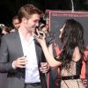 Robert Pattinson et Kristen Stewart, complices devant les photographes
