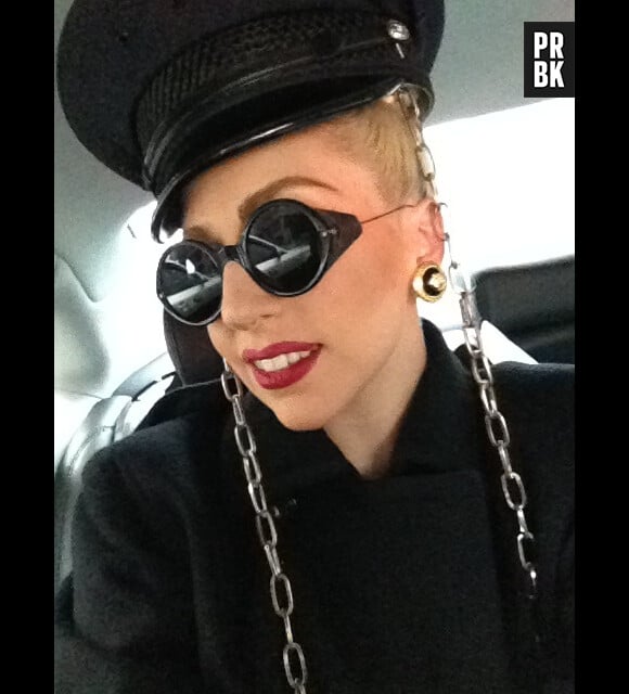 Lady Gaga garde le sourire !