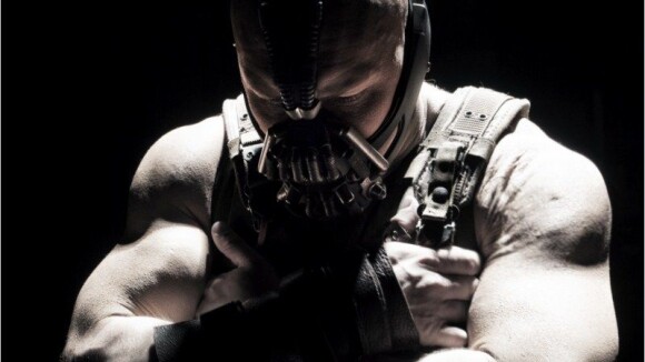 The Dark Knight Rises : nouveau fail de Bane ! Tom Hardy taillé sur son physique ...
