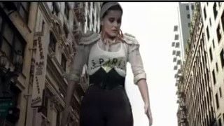 Nelly Furtado : Big Hoops (Bigger the Better), un clip de géante !