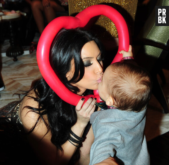 Kim Kardashian adore son rôle de tata !