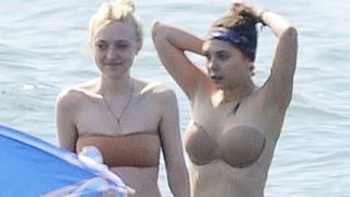 Elizabeth Olsen et Dakota Fanning : en bikini sexy pour le tournage de Very Good Girls ! (PHOTOS)