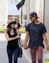 Lucy Hale et Chris Zylka en pleine conversation