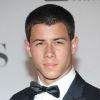 Nick Jonas encourage ses fans à l'aider sur Twitter