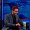 Robert Pattinson interviewé par Jon Stewart dans le Daily Show