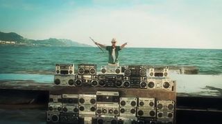 Djaka EXCLU : Señorita, le clip qui va enflammer la fin de l'été ! (VIDEO)