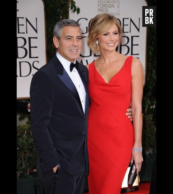 George Clooney ne lâche plus sa belle blonde