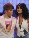Justin Bieber sait que Selena a de quoi plaire à ses co-stars !