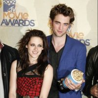 Robert Pattinson : les Twittos sont vénères qu'il se retape Kristen Stewart !
