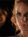 Anne-Krystel joue le jeu dans sa vidéo promotionnelle hyper sexy