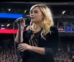 Demi Lovato chante l'hymne américain !