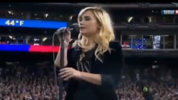 Demi Lovato : son émouvante interprétation de l'hymne américain (VIDEO)
