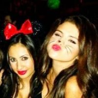 Miley Cyrus VS Selena Gomez : qui était la plus sexy pour Halloween ? (PHOTOS)
