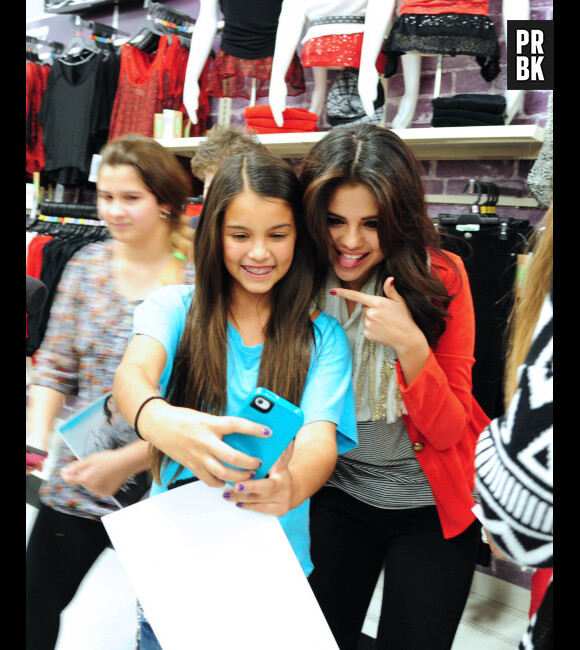Selena Gomez : Séances de photos avec ses fans !