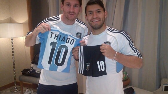 Messi : Sergio Agüero lui file un cadeau 100% foot pour son petit Thiago (PHOTO)