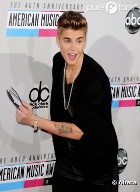 American Music Awards 2012 : Justin Bieber remporte trois trophées dont celui de "artiste de l'année" !