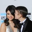 Selena Gomez et Justin Bieber : solides malgré les critiques