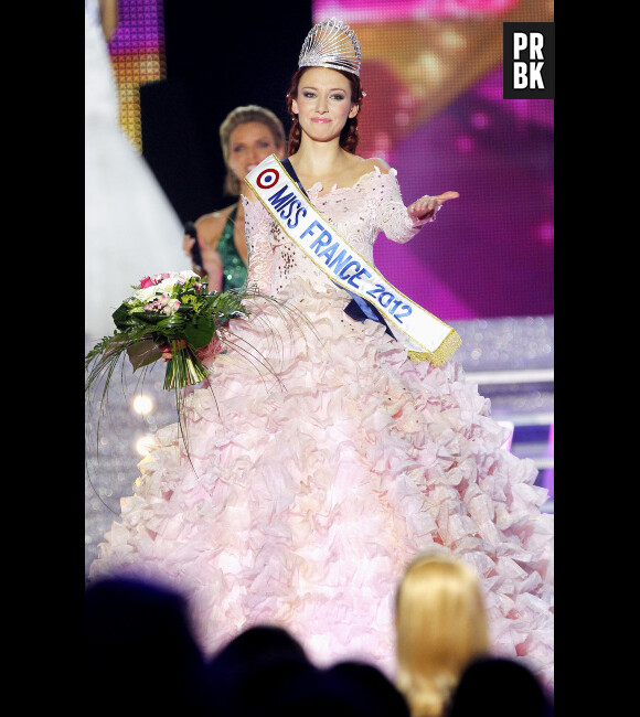 Miss France 2012, Delphine Wespiser, rend sa couronne !